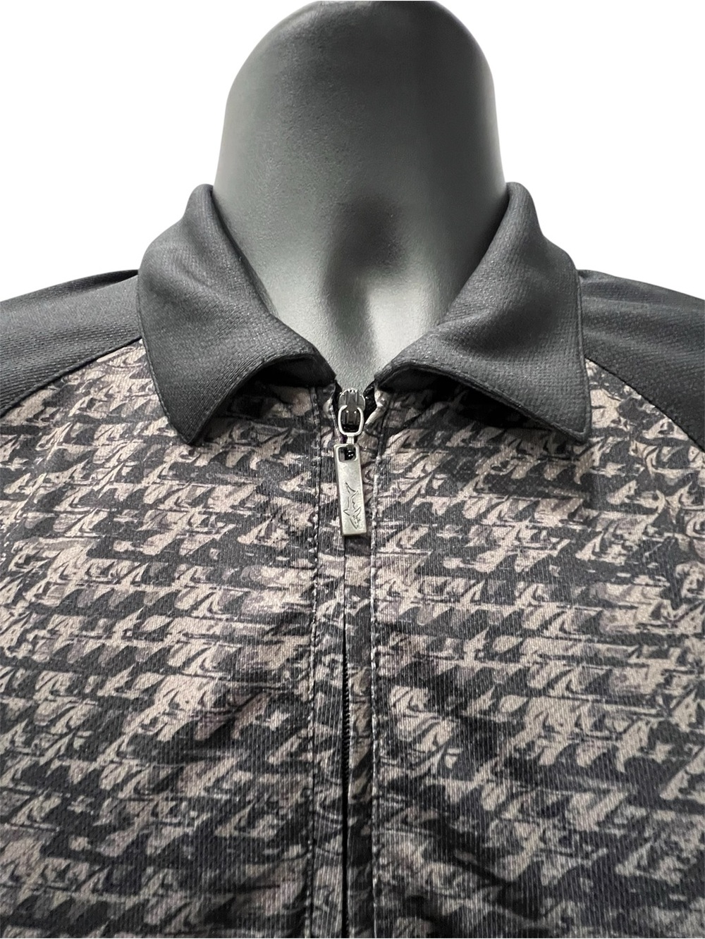 Greg Norman Collection Men's Short Sleeve Quarter-Zip Polo - Black & Gray Print - Picture 4 of 9